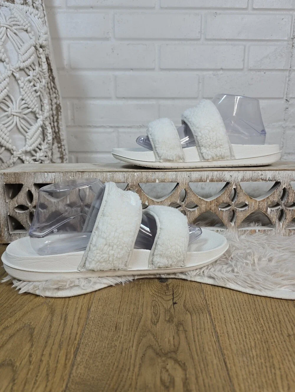 Nike White Fuzzy Sherpa Slide Sandals Womens 11